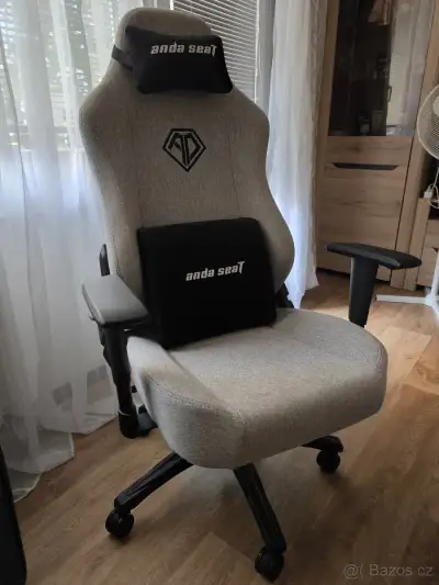 Herní židle Anda Seat – šedá látka (výborný stav)