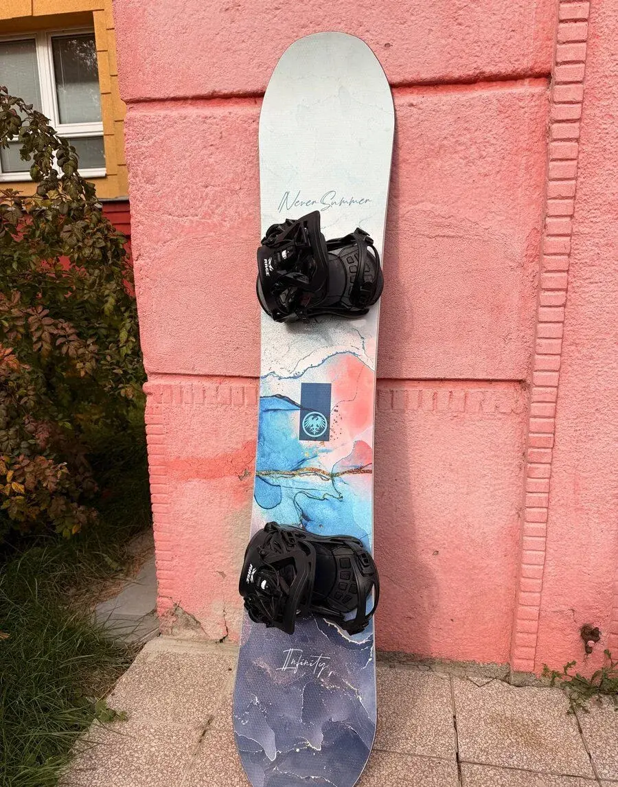 Snowboard dámský Never Summer - Intifity - 145cm