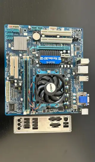 Základní deska AM3+ s procesorem a pamětí 8GB