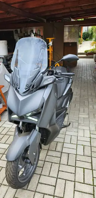 X-MAX 300
