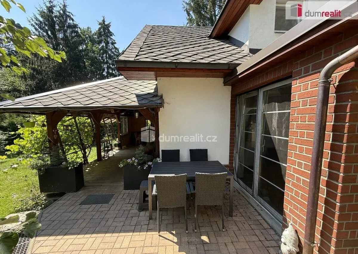 Prodej rodinného domu 120m2 pozemek 1717 m2 dílna pergola
