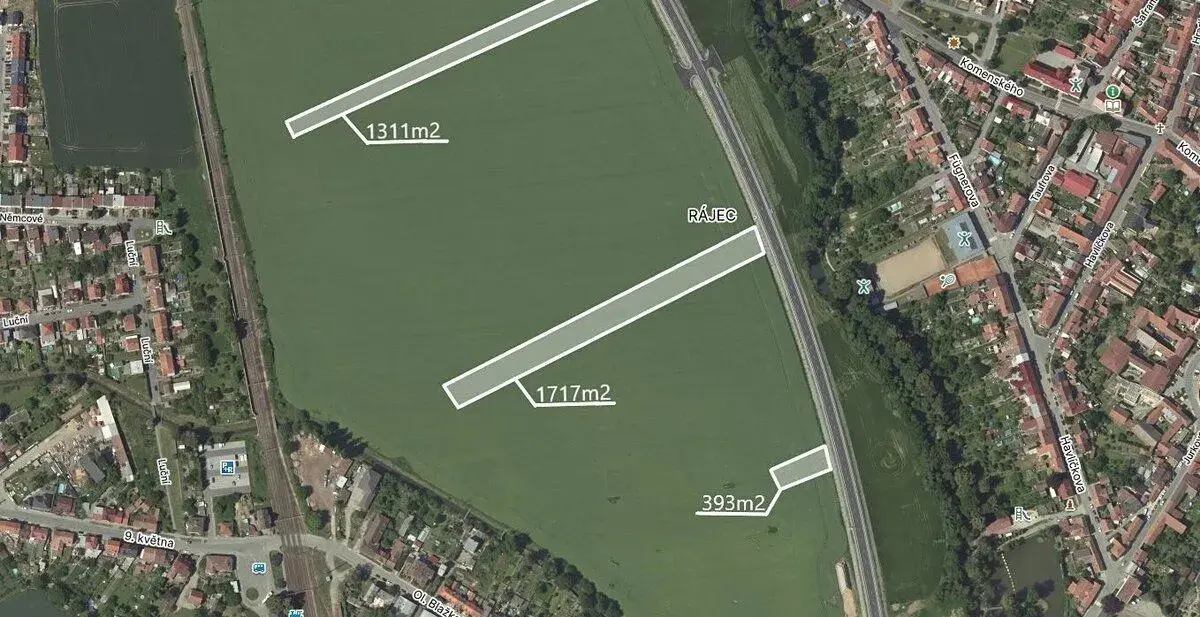 Pole 3 421 m²