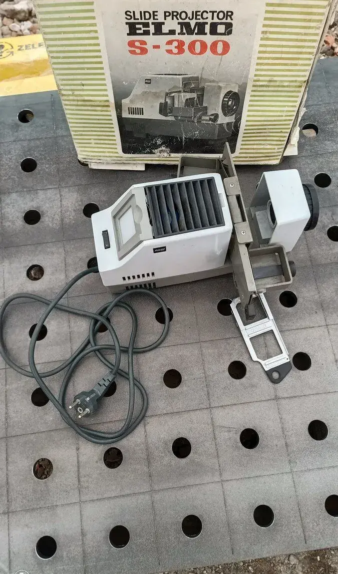 Plně funkční retro diaprojektor ELMO S-300 s krabicí – Made