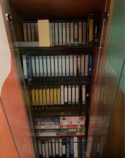 VHS kazety různých značek v perfektním stavu, cca 100 kusů
