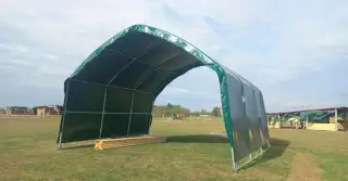 Mobilní pastevní přístřešek 6x6m ALM centrum pro koně