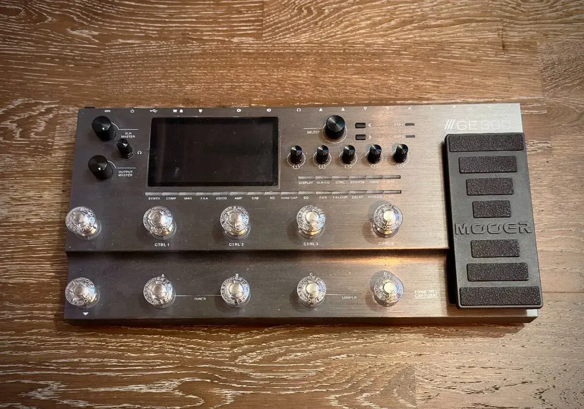 Kytarový multiefekt Mooer GE 300