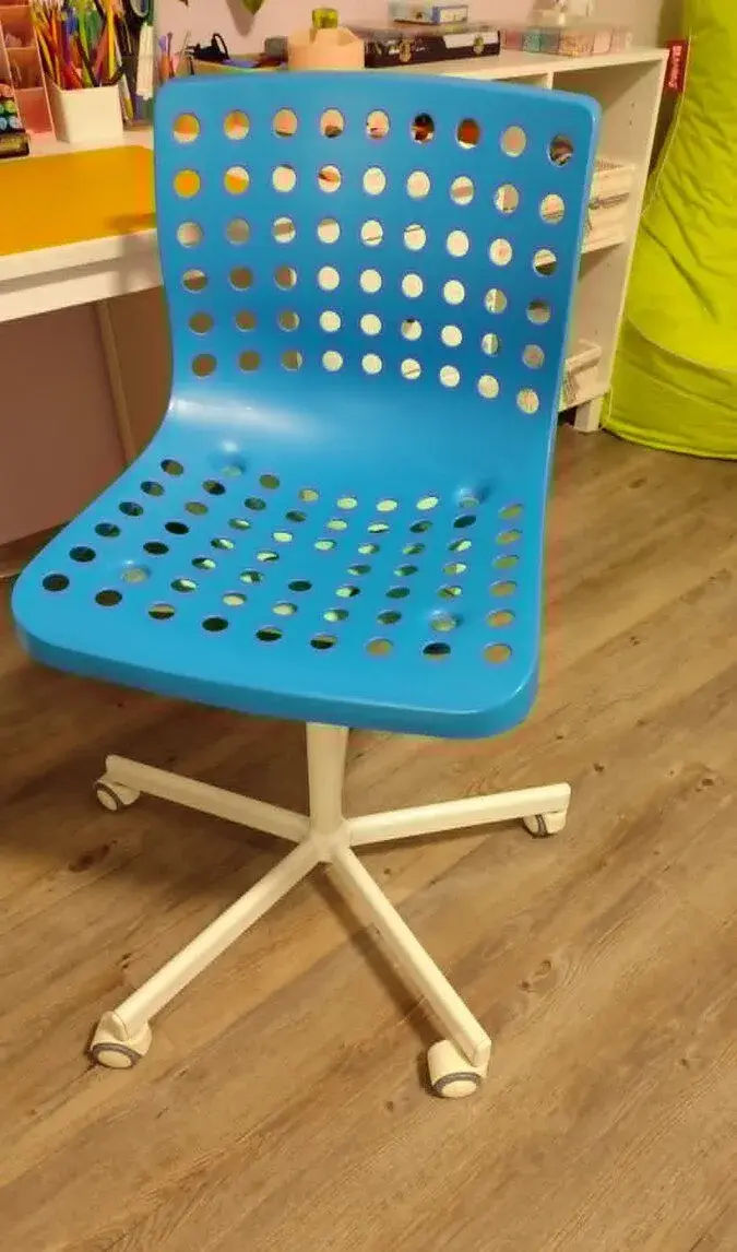 Otočná dětská židle
