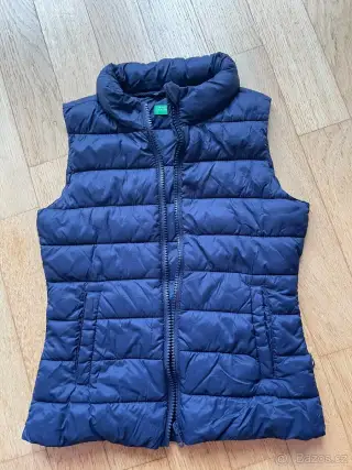 Vesta Benetton vel. 120 (S) jako nová