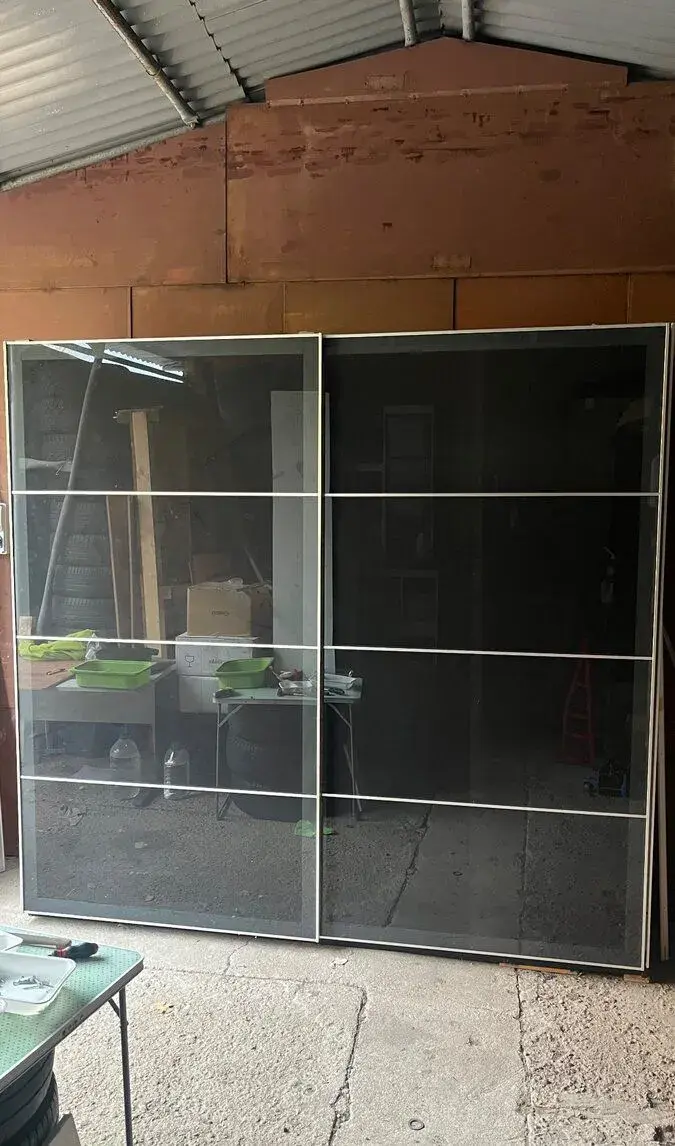 Ikea Pax šatní skřín š250 v236 dveře černé sklo