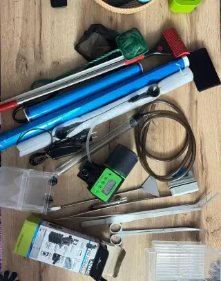 Akvarijní potřeby + krmivo