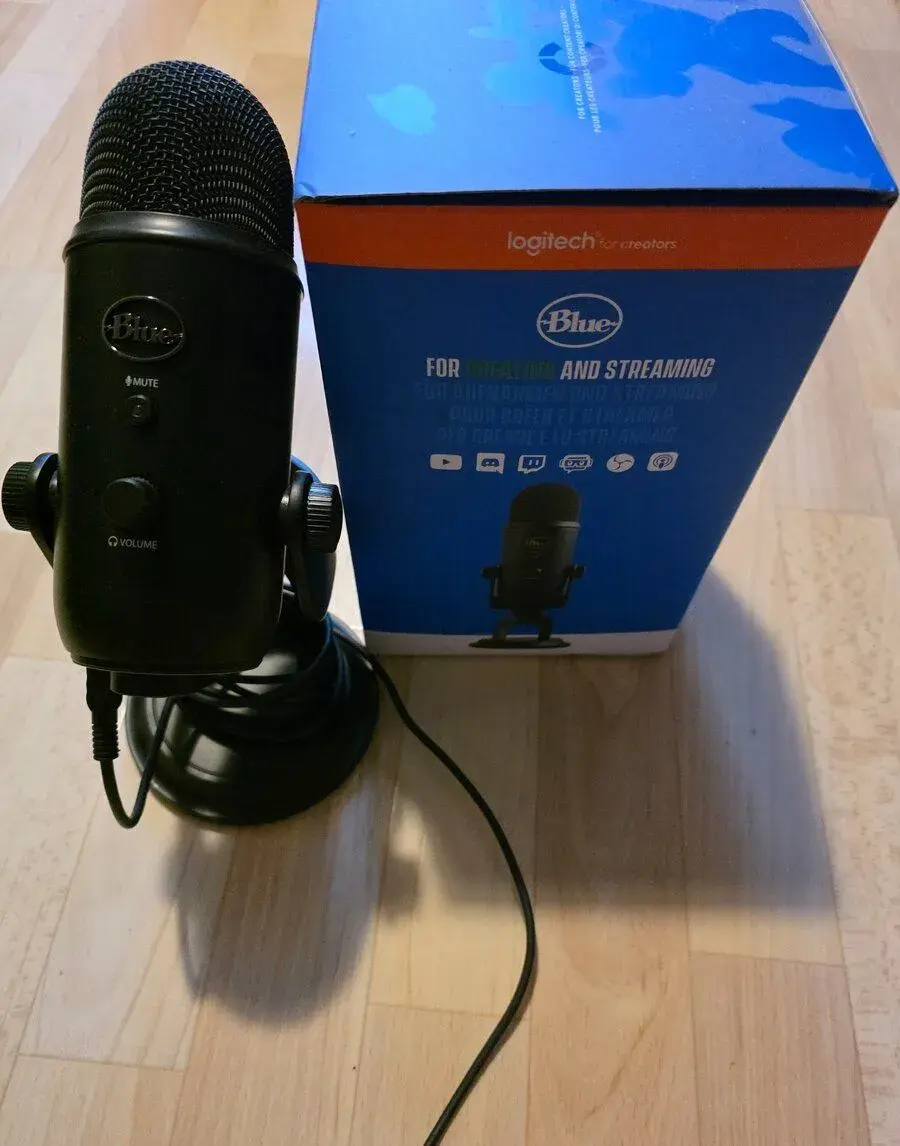 Stolni mikrofon Logitech blue yetti