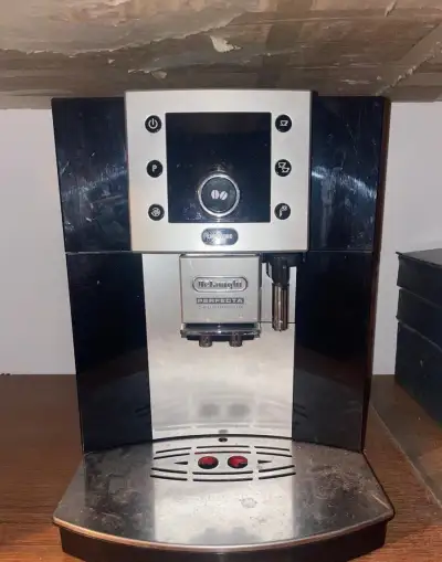 De’Longhi Perfecta Cappuccino – na náhradní díly nebo opravu