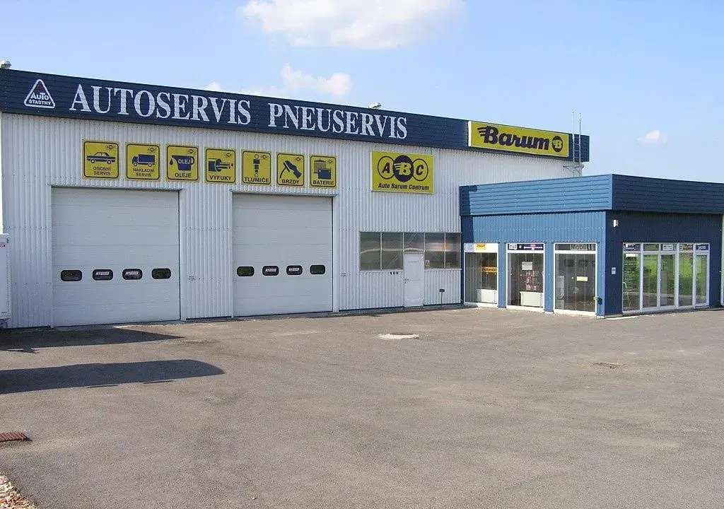 Pronajmu část autoservisu