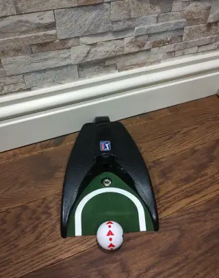 Automatický vraceč putter na trénování (patování) na baterky
