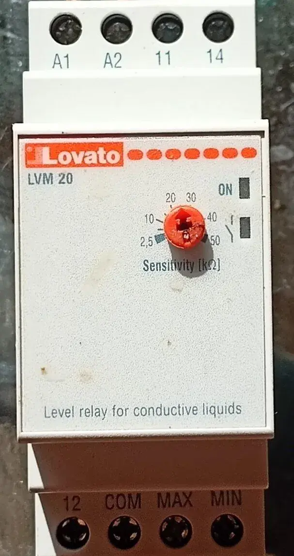 HLADINOVÉ RELÉ PRO VODIVÉ KAPALINY LVM20