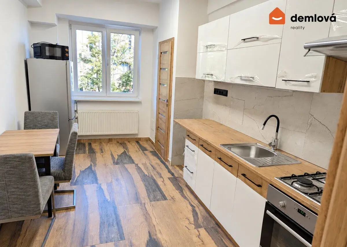 Pronájem bytu 3+1 72 m² Amurská, Praha - Vršovice