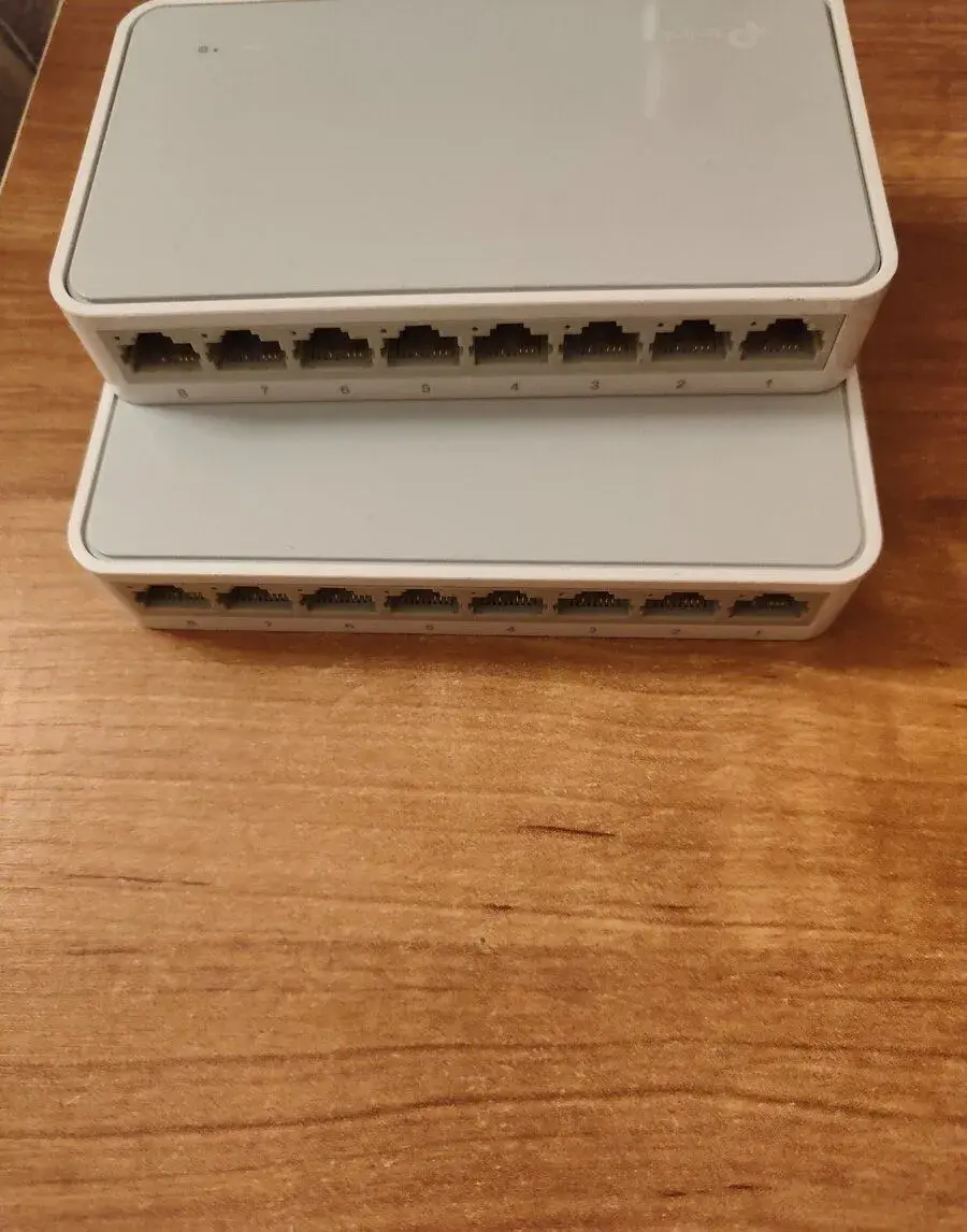 2× TP-Link TL-SF1008D + IP kamera Gembird