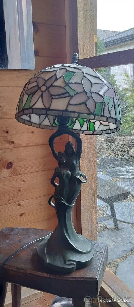 Secesní bronzovou lampu