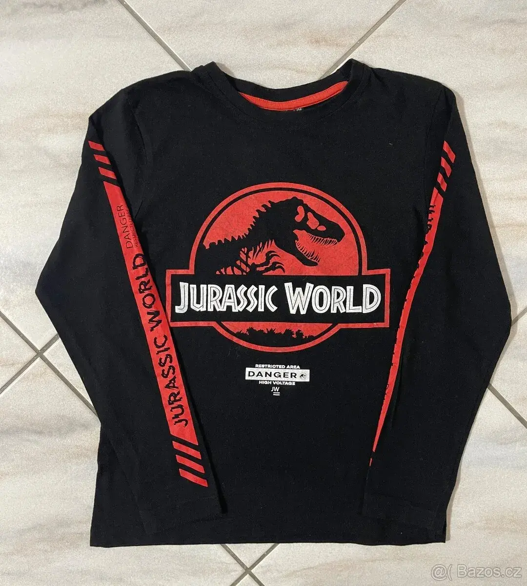 Tričko Jurassic World.