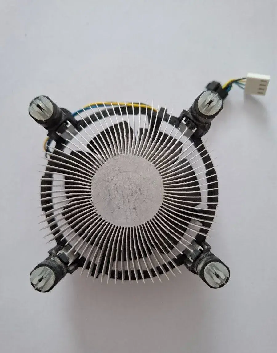 Intel originální chladič CPU