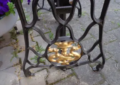 litinový stojan BOBIN po renovaci