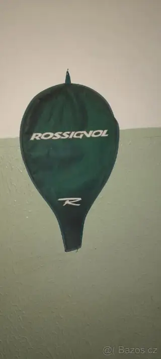 Obal na tenisovou raketu.