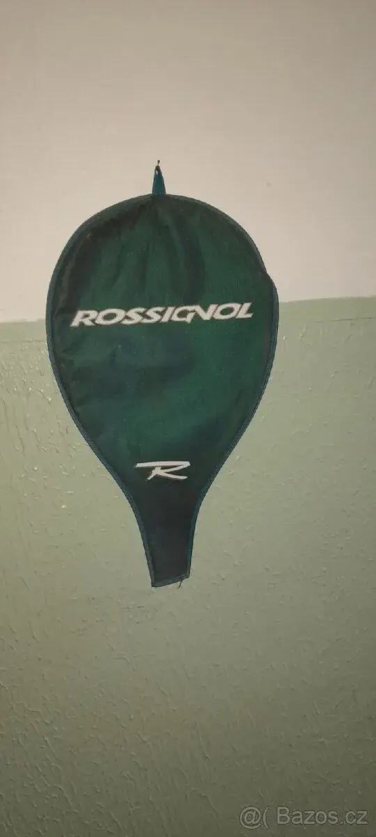 Obal na tenisovou raketu.