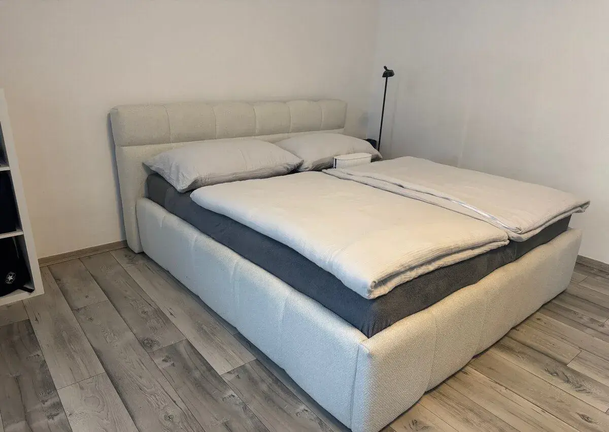 Postel 180x 200 téměř nová - V ZÁRUCE