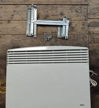 4 ks. AEG nástěnný konvektor 1,5kW WKL 1503 U