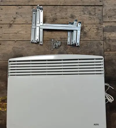 4 ks. AEG nástěnný konvektor 1,5kW WKL 1503 U