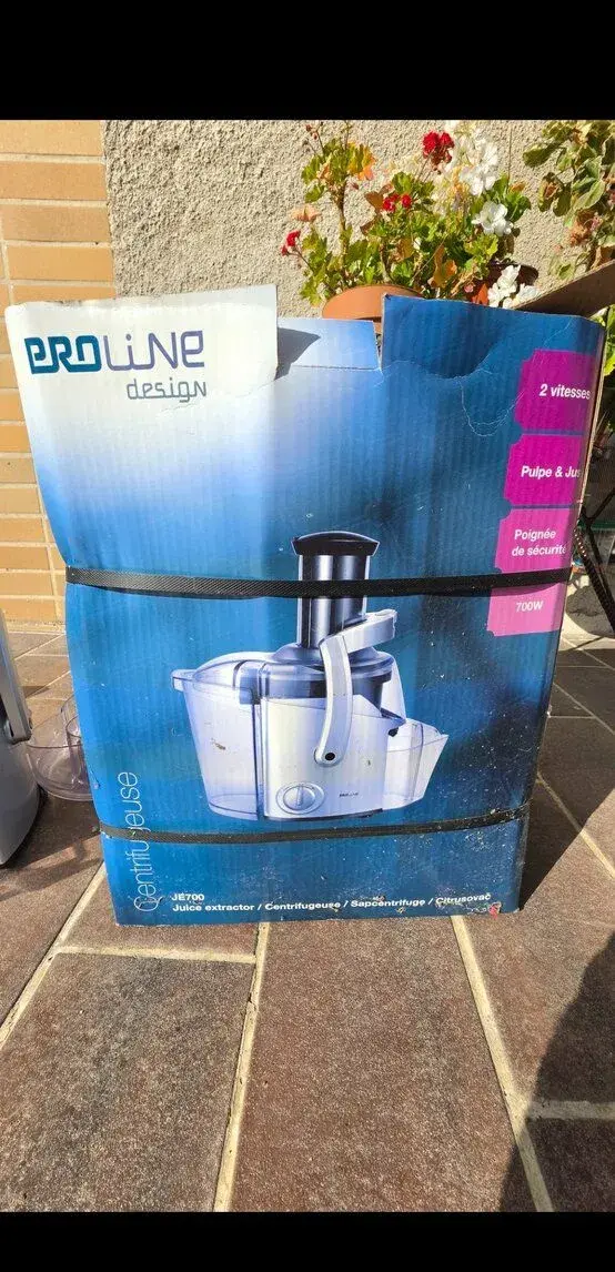 Nový odšťavňovač PROLINE JE700 – 700 W, nepoužívaný