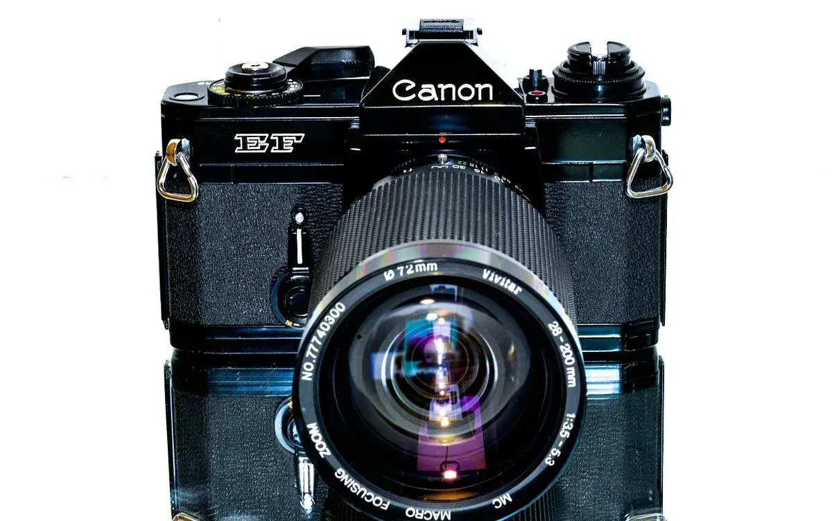 Canon EF + 28-200mm STAV