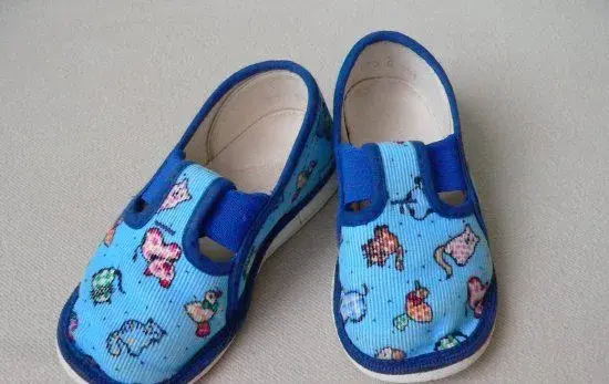 Dětské bačkorky a páskové boty chlapecké
