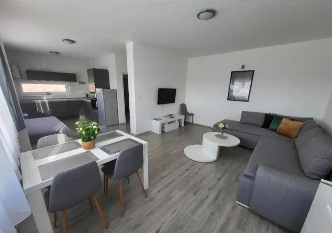 Pronájem bytu 3+kk, 70m², Roudné u Českých Budějovic