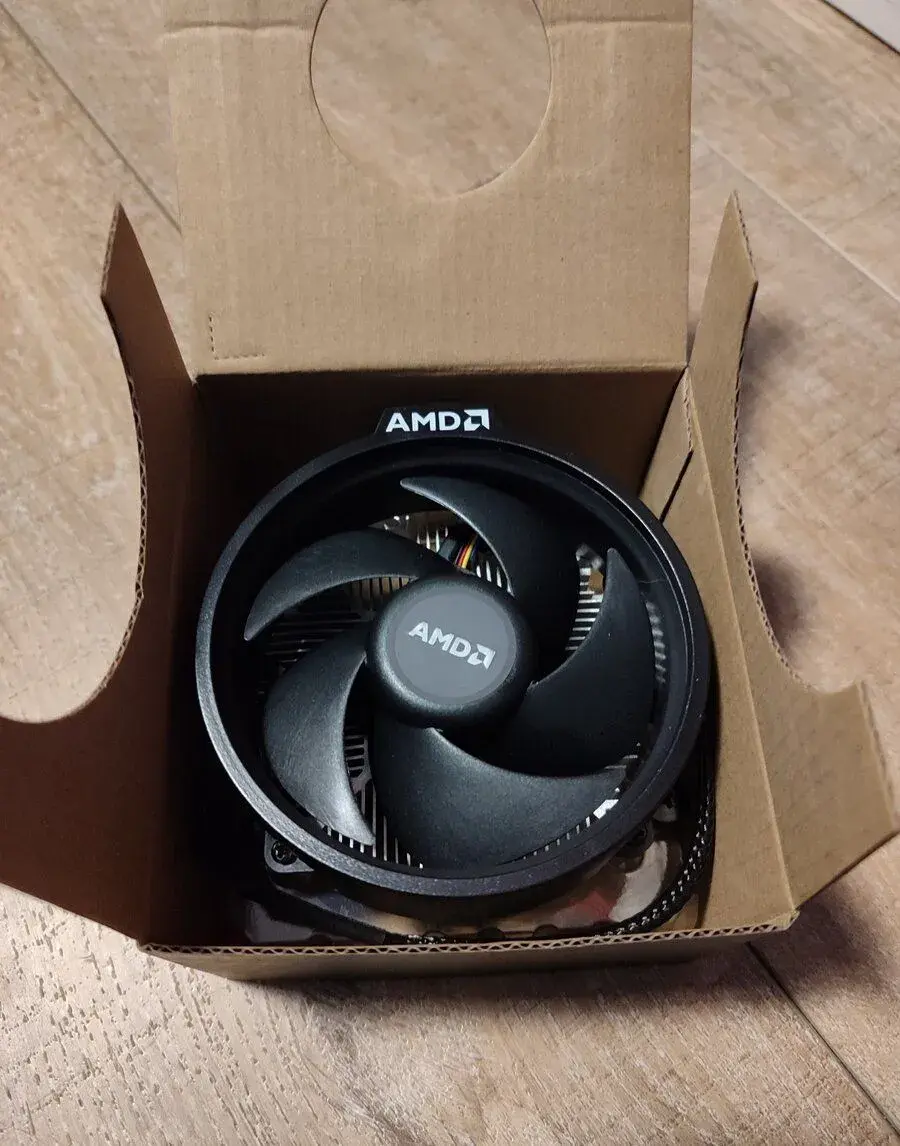 AMD RYZEN 5 5600 + VETRAK V BALENI