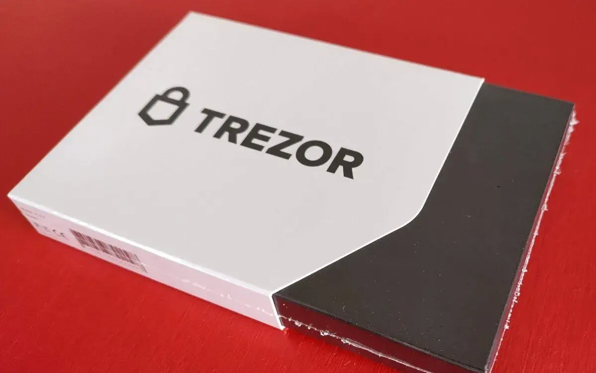 Trezor Model T - v originálním neporušeném balení