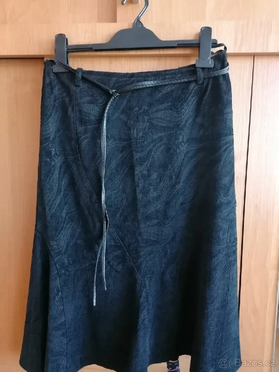 Nová sukně, vel. 38