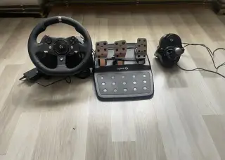 Logitech G920 + pedály + řadicí páka Driving Force Shifter