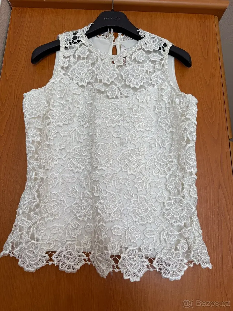 Elegantní krajkový top