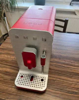 Kávovar Smeg BCC02RDMEU