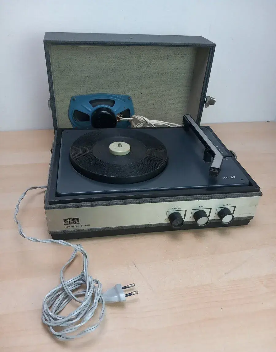 Československý kufříkový gramofon Supraphon GZ070