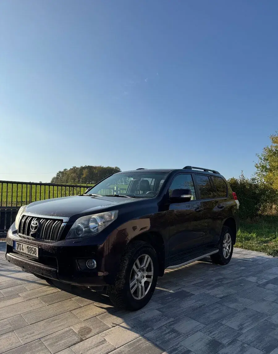 Toyota Land – 2011, 240 000 km