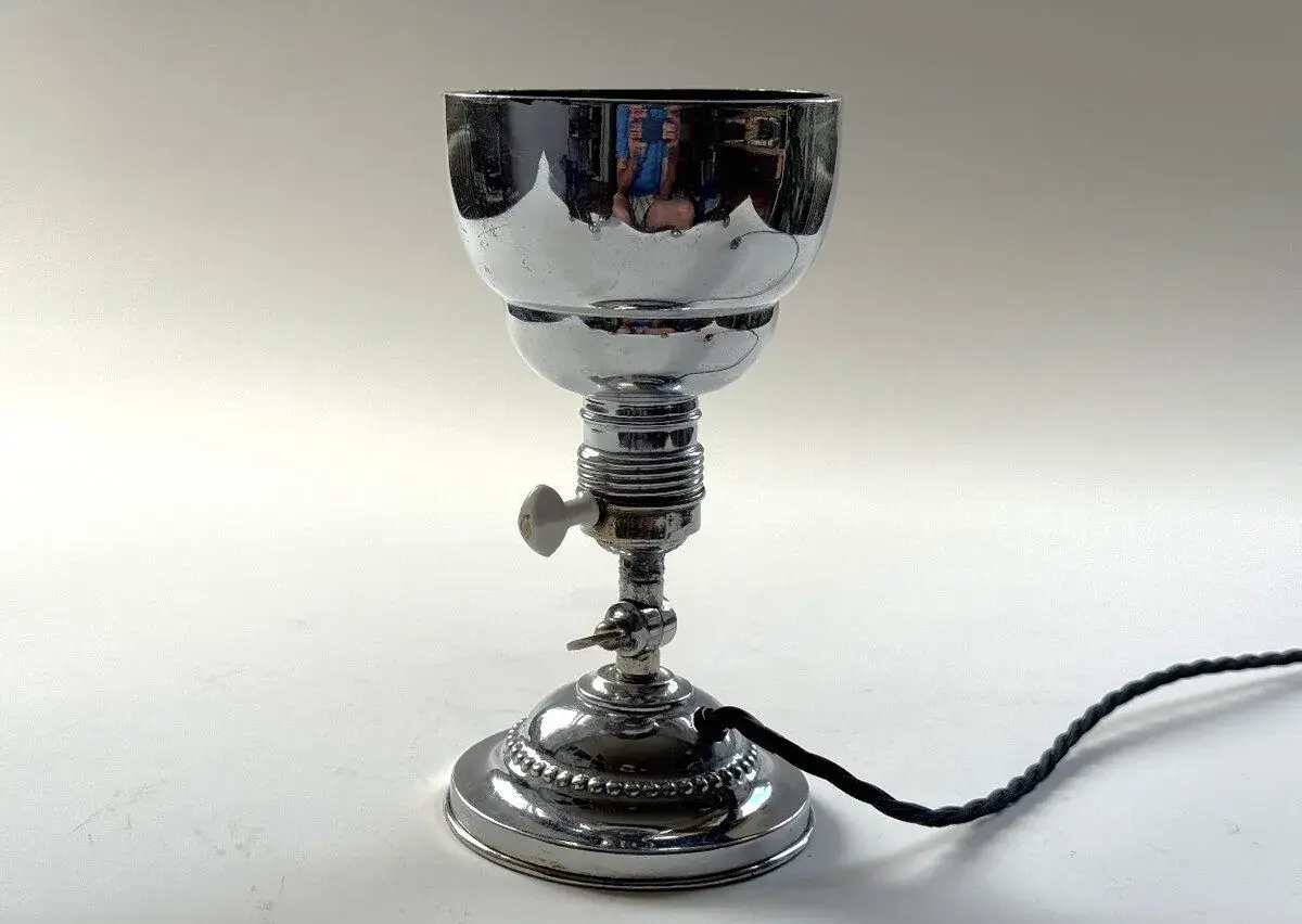Chromová stolní i nástěnná lampa, kalich. Kup teď