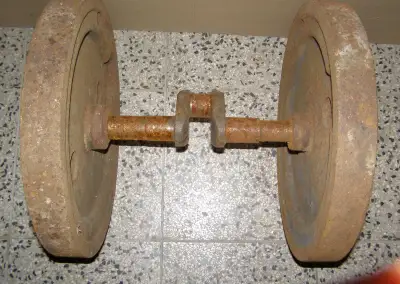 Setrvačníky s klikovkou ze stabilního motoru