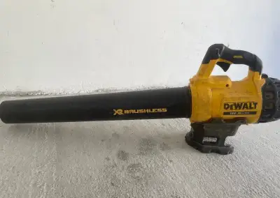 DEWALT ZAHRADNÍ FUKAR