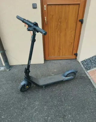 Elektrická koloběžka Segway Ninebot E2 Pro