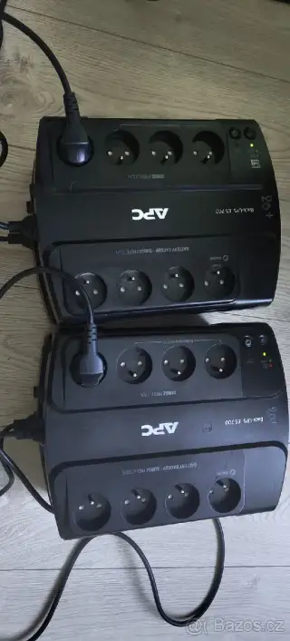 Zalozni zdroj UPS APC 700