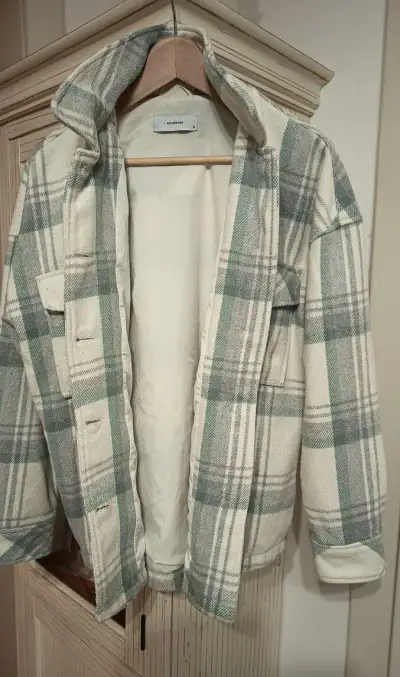 Reserved krátký podzimní kabát