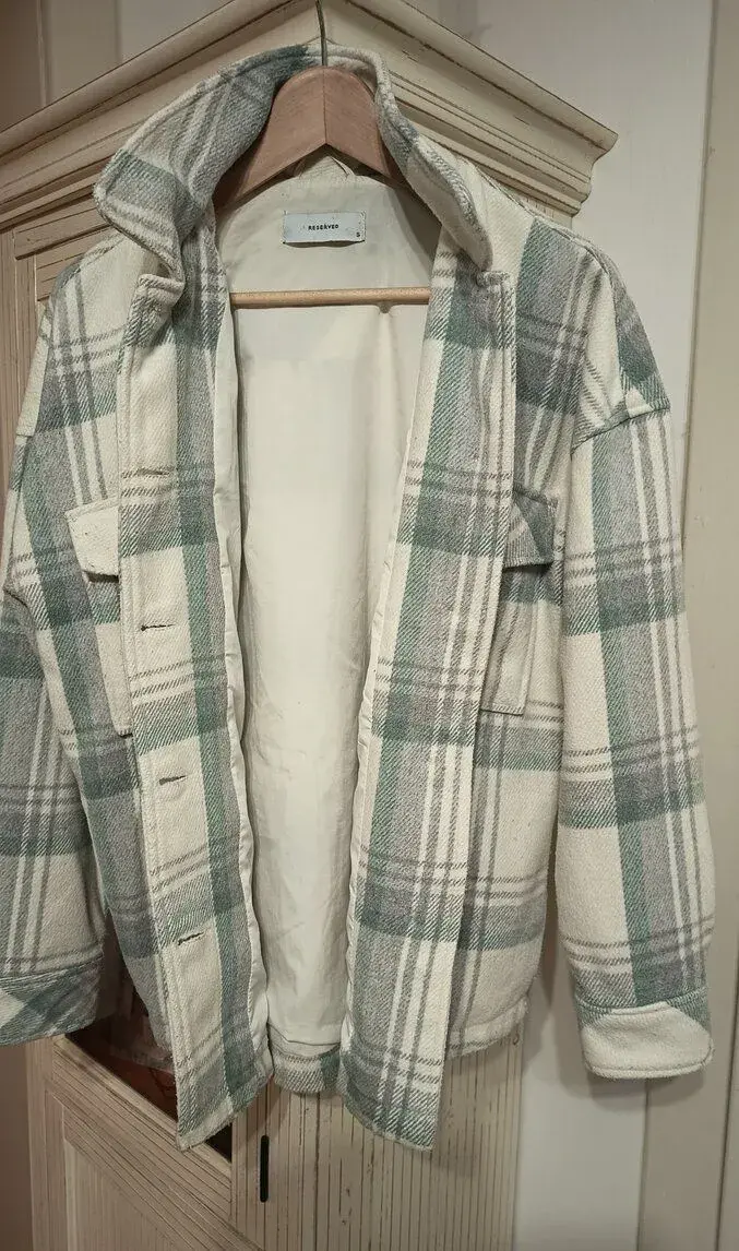Reserved krátký podzimní kabát