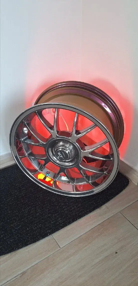 Dekorace, lampa, konferencni stolek z Alu, LED osvetleni